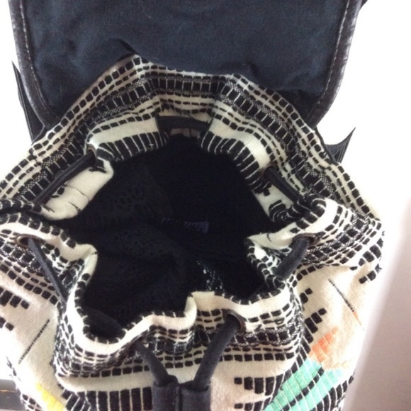 Aztec Print Back Pack 🌵🎒 - Picture 4 of 5